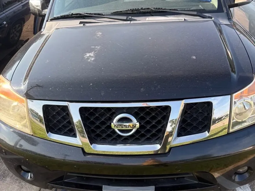 2014 Nissan Armada SV photo 1
