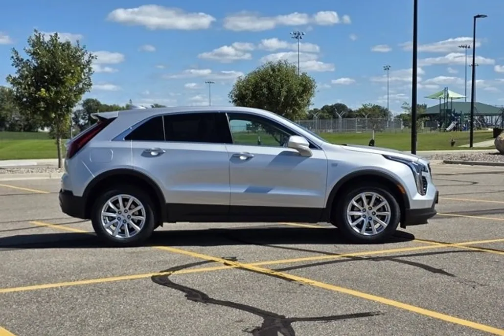 2020 Cadillac XT4 Luxury photo 1