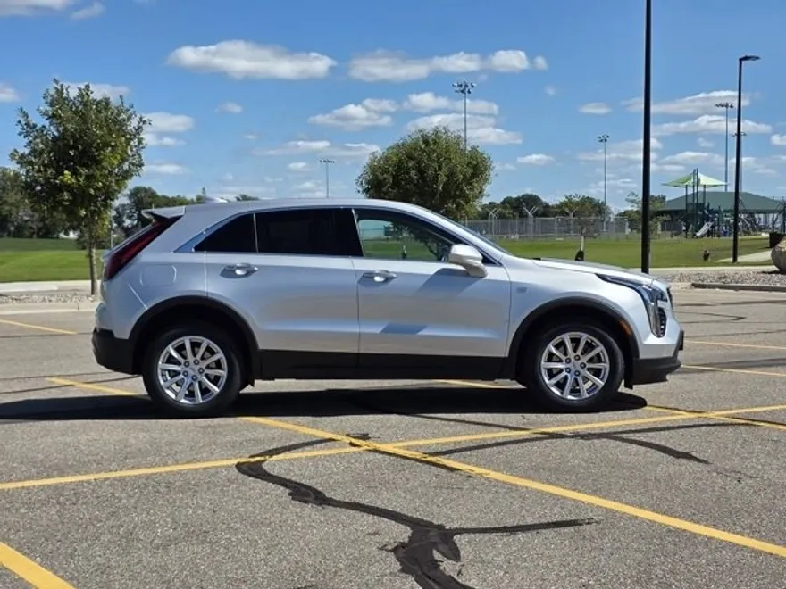 2020 Cadillac XT4 Luxury photo 1