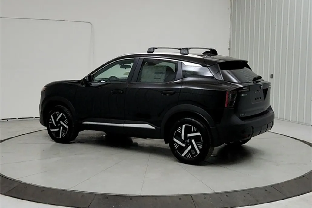 2025 Nissan Kicks SV photo 1