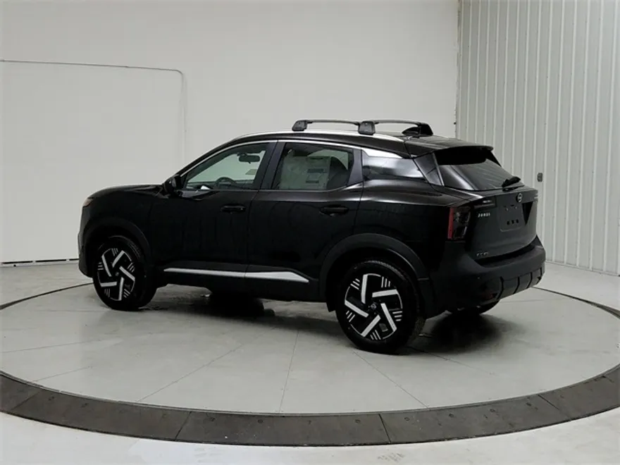 2025 Nissan Kicks SV photo 1