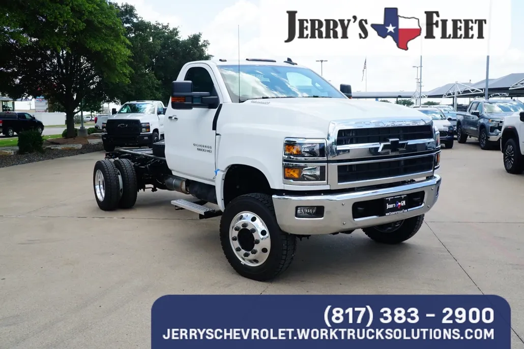 2024 Chevrolet Silverado 5500HD LT photo 1