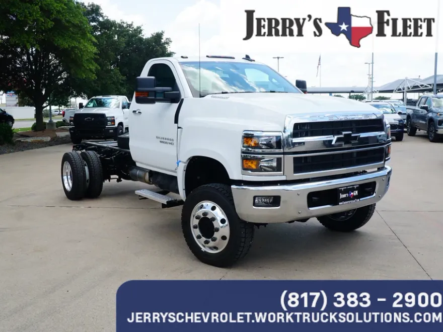 2024 Chevrolet Silverado 5500HD LT photo 1