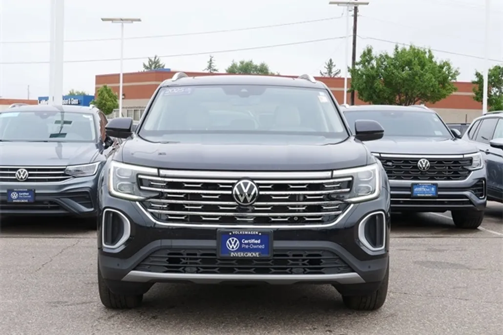 2025 Volkswagen Atlas SEL photo 1