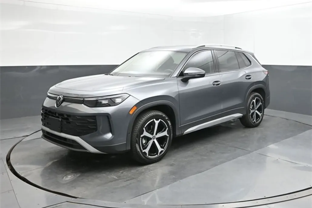 2025 Volkswagen Tiguan SE photo 1
