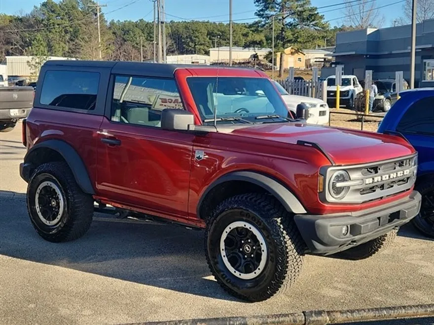 2022 Ford Bronco Base photo 1