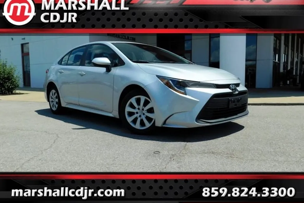 2023 Toyota Corolla LE photo 1