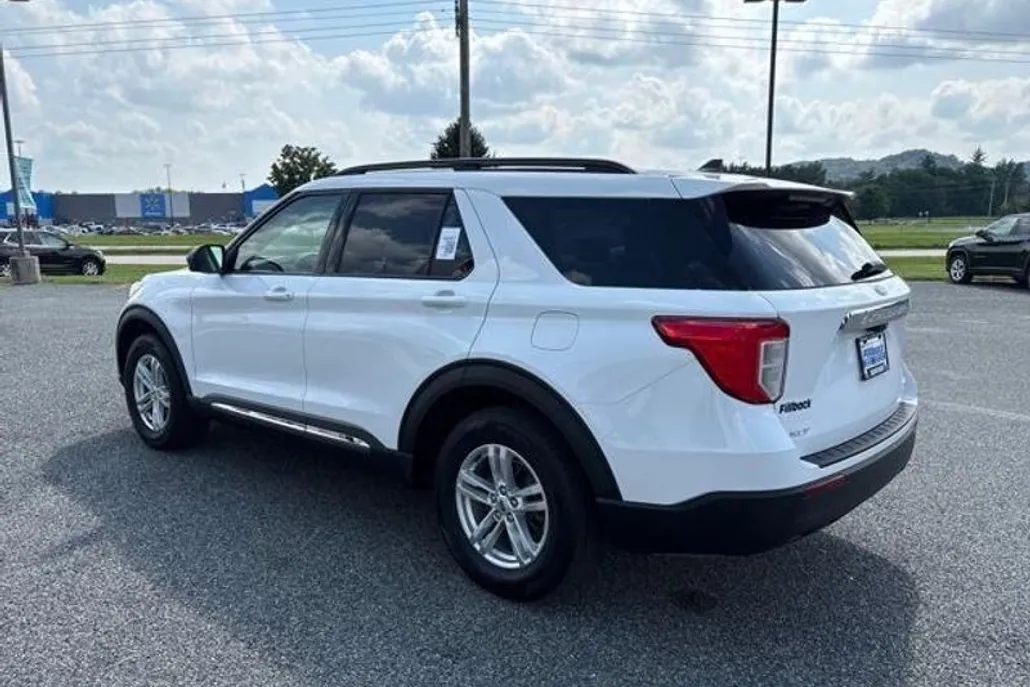 2022 Ford Explorer XLT photo 1