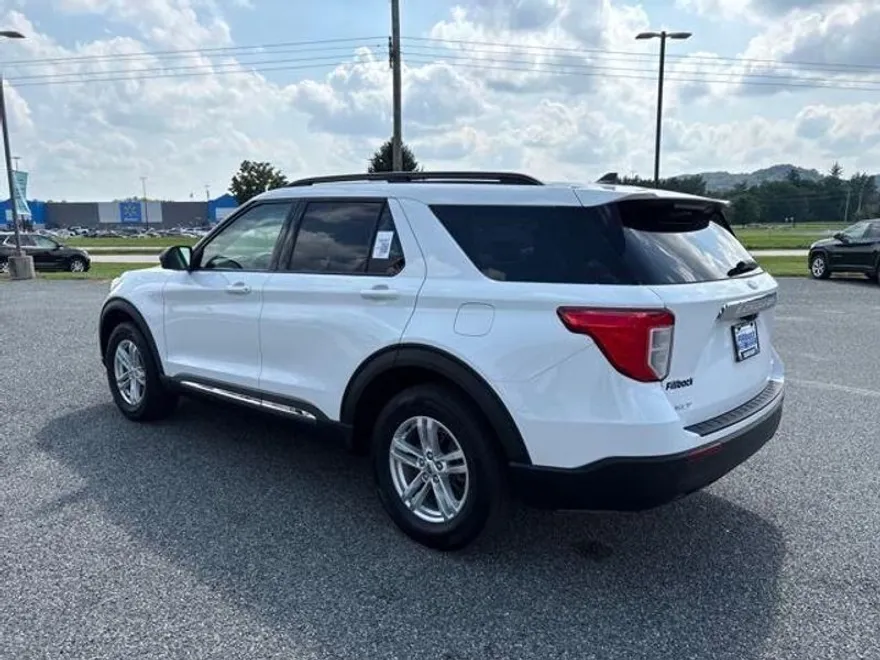2022 Ford Explorer XLT photo 1
