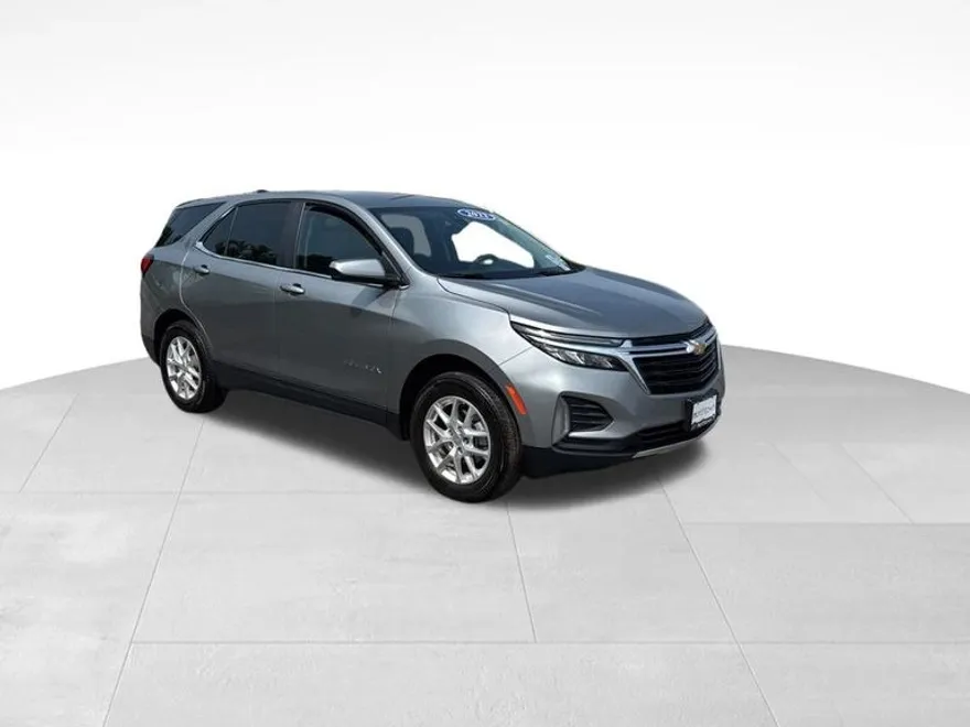 2023 Chevrolet Equinox LT photo 1