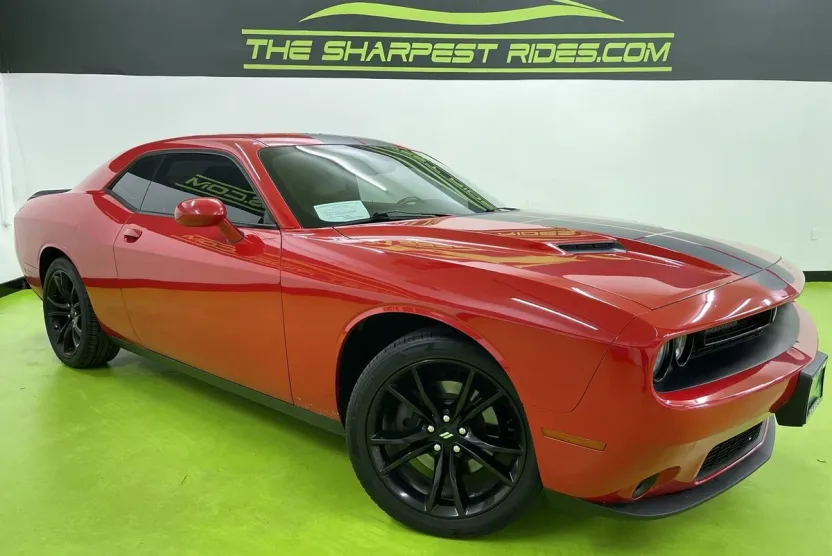 2018 Dodge Challenger SXT Plus photo 1