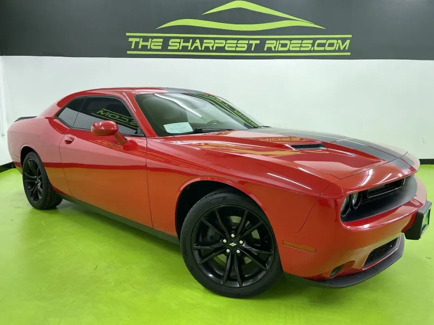 2018 Dodge Challenger SXT Plus photo 1