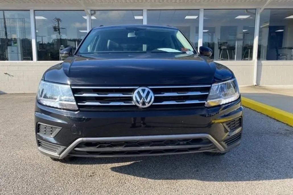 2021 Volkswagen Tiguan SE photo 1