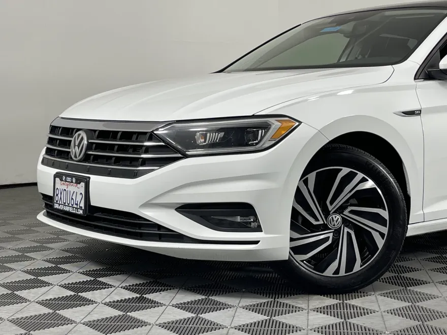 2021 Volkswagen Jetta SEL Premium photo 1