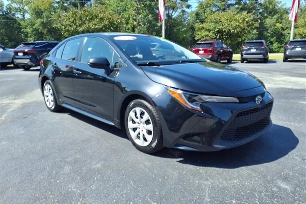 2022 Toyota Corolla LE photo 1