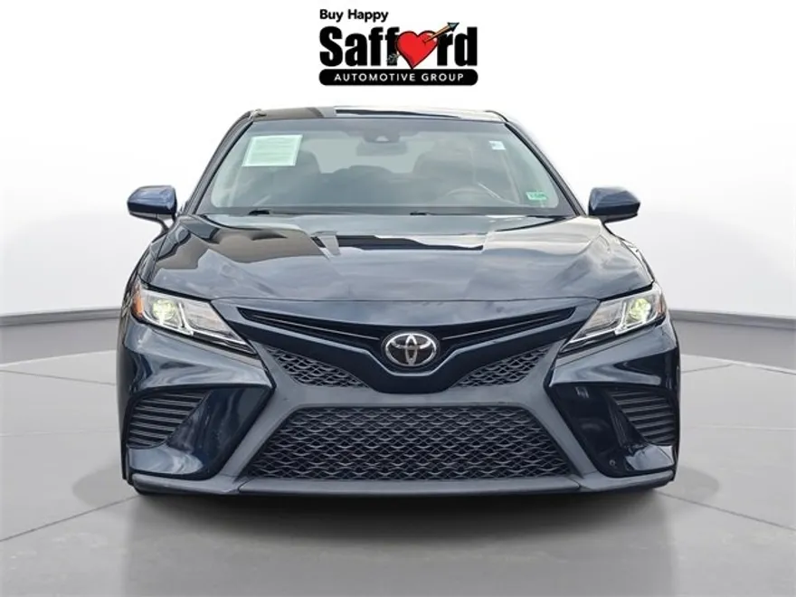 2018 Toyota Camry SE photo 1