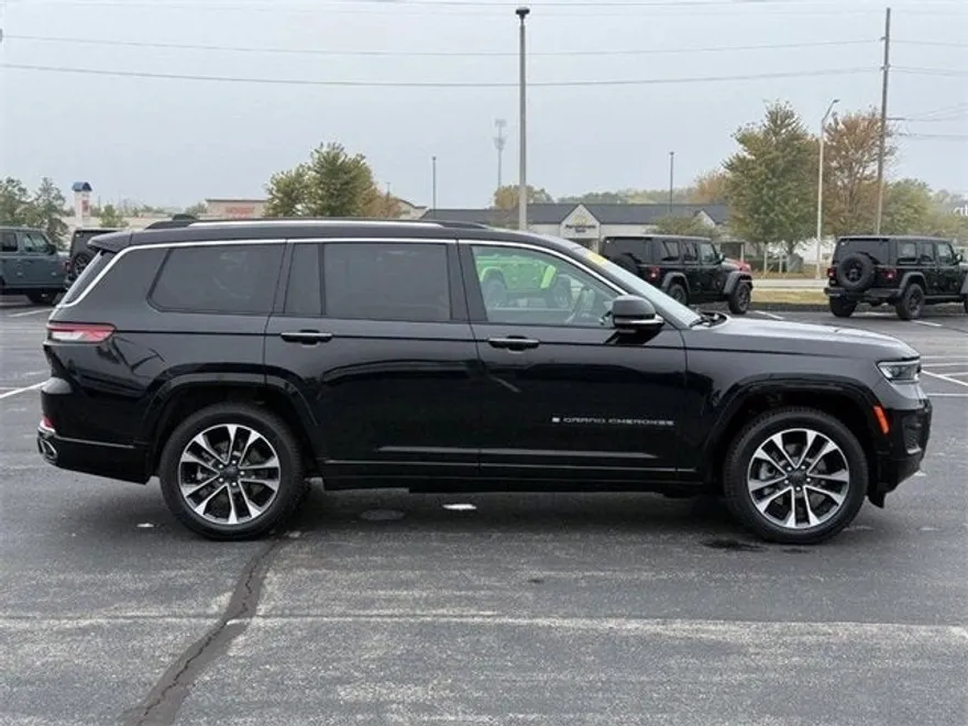 2021 Jeep Grand Cherokee Overland photo 1