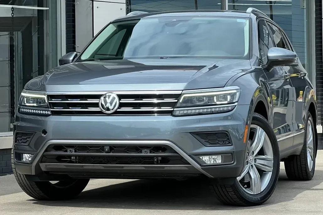 2019 Volkswagen Tiguan SEL Premium R-Line photo 1