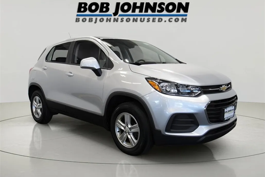 2022 Chevrolet Trax LS photo 1