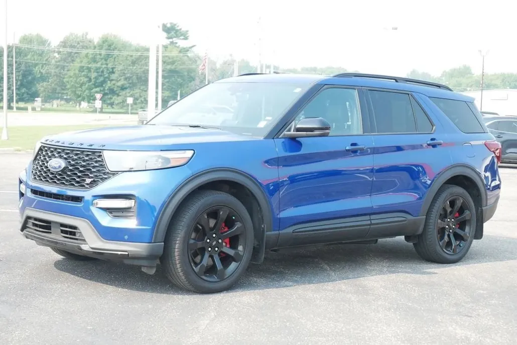 2023 Ford Explorer ST photo 1