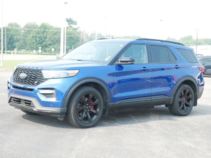2023 Ford Explorer ST photo 1