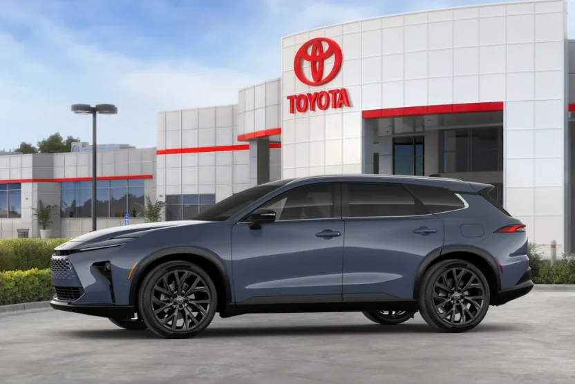 2025 Toyota Crown Signia Limited photo 1