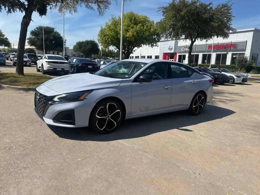2023 Nissan Altima 2.5 SR photo 1