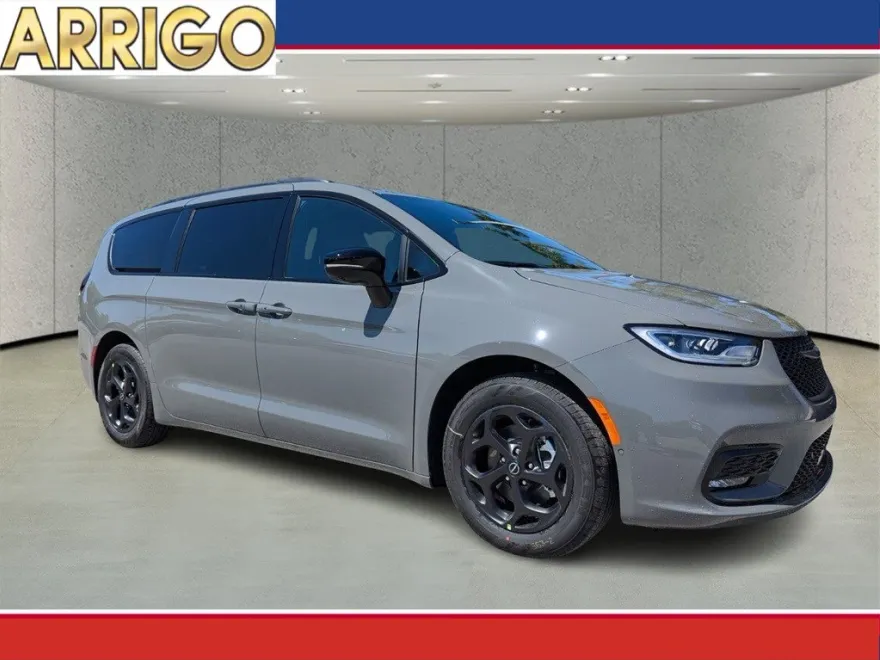 2025 Chrysler Pacifica Hybrid S Appearance photo 1