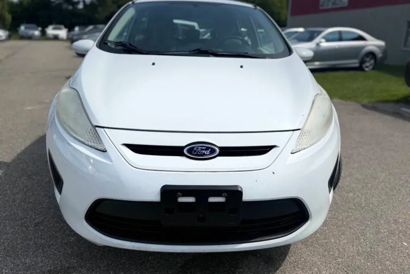 2013 Ford Fiesta S photo 1