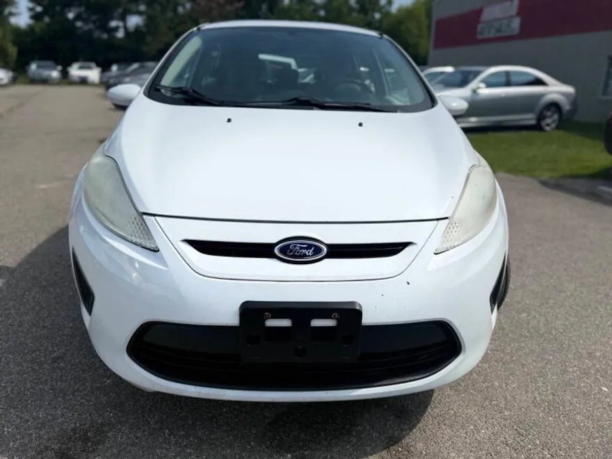 2013 Ford Fiesta S photo 1