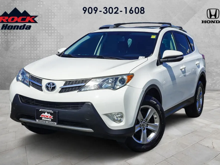 2015 Toyota RAV4 XLE photo 1
