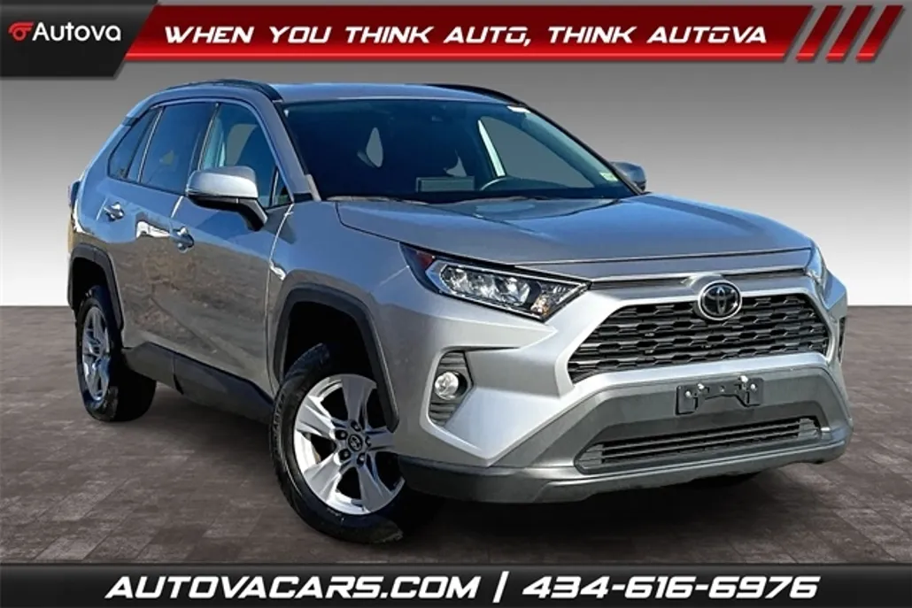 2020 Toyota RAV4 XLE photo 1