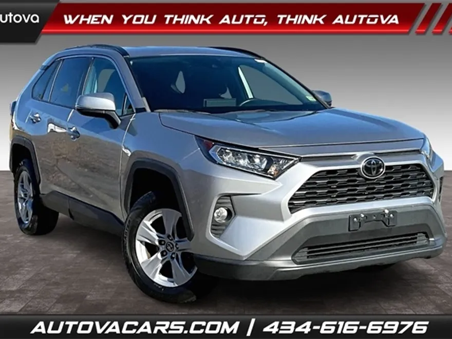 2020 Toyota RAV4 XLE photo 1