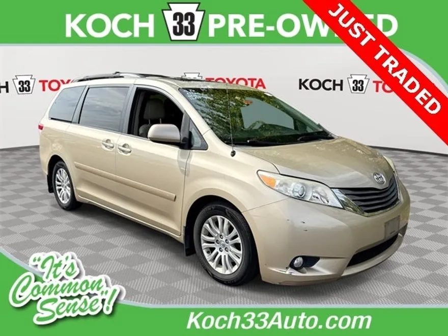 2013 Toyota Sienna XLE photo 1