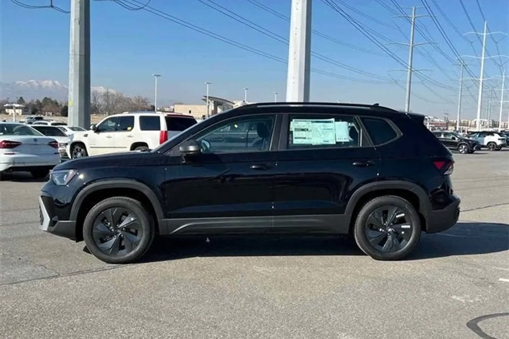 2025 Volkswagen Taos S photo 1