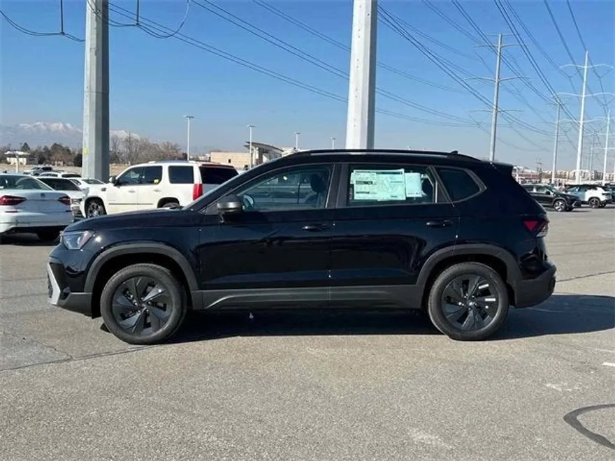 2025 Volkswagen Taos S photo 1