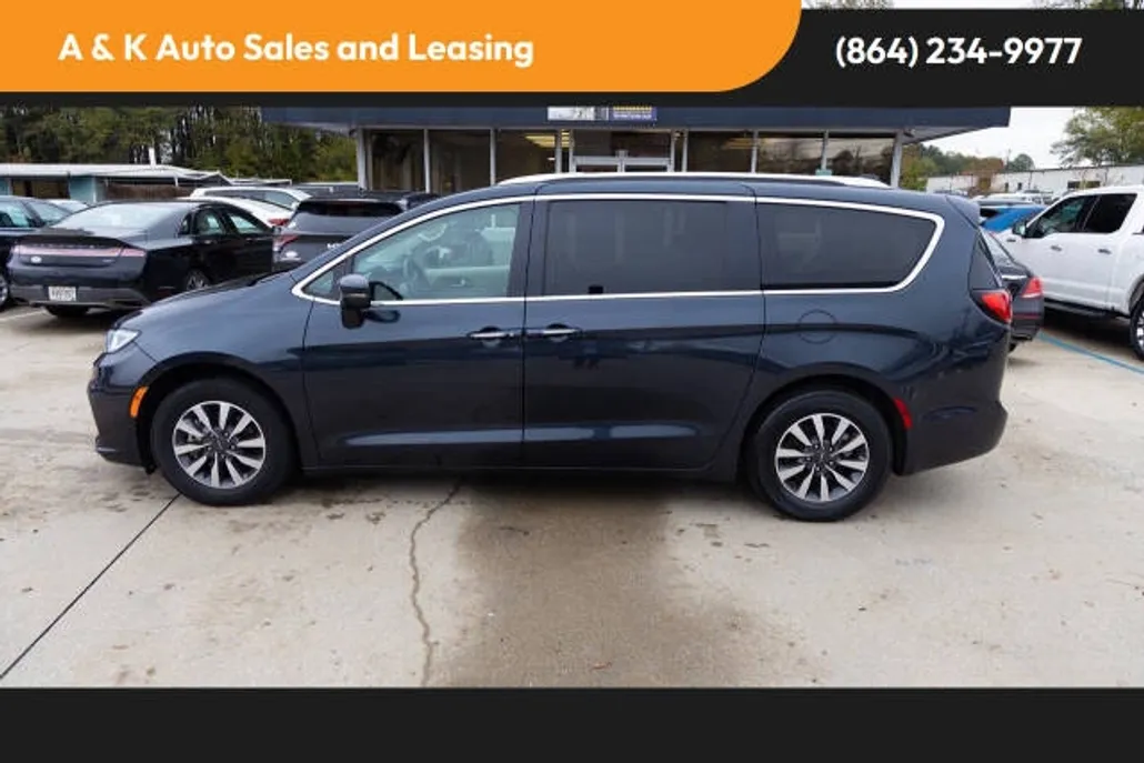 2021 Chrysler Pacifica Touring L photo 1