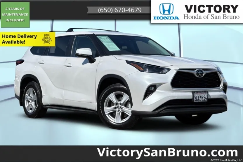 2024 Toyota Highlander LE photo 1