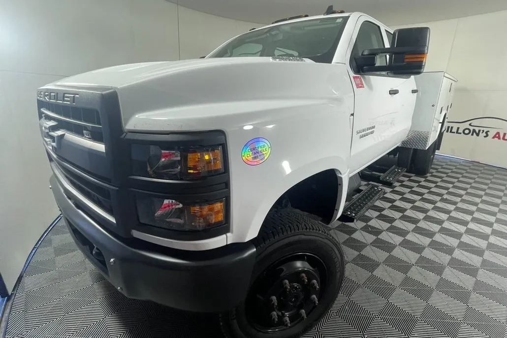 2022 Chevrolet Silverado 5500HD Work Truck photo 1