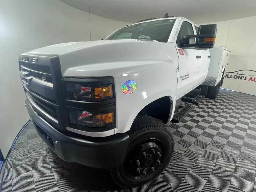 2022 Chevrolet Silverado 5500HD Work Truck photo 1