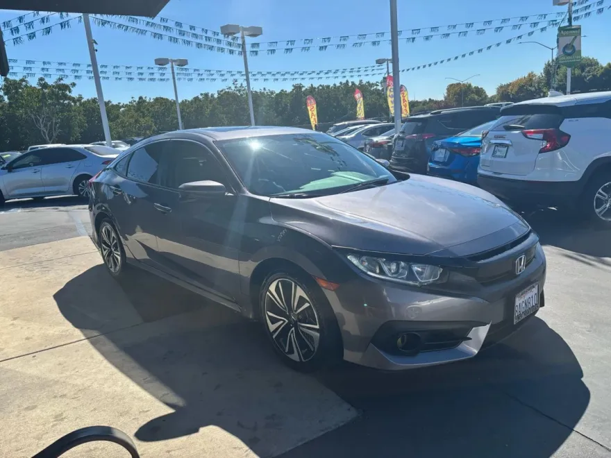 2017 Honda Civic EX-L photo 1