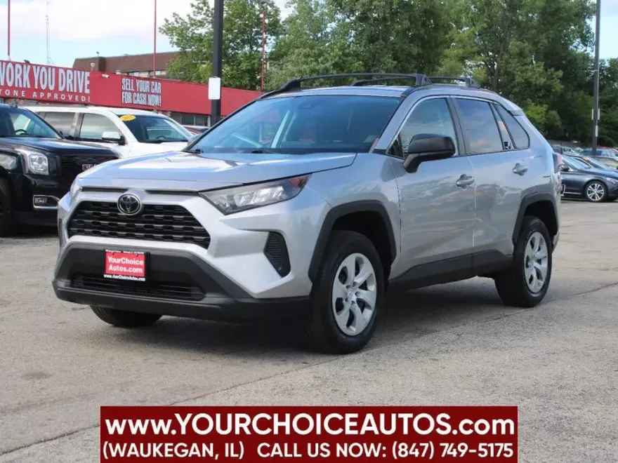 2020 Toyota RAV4 LE photo 1