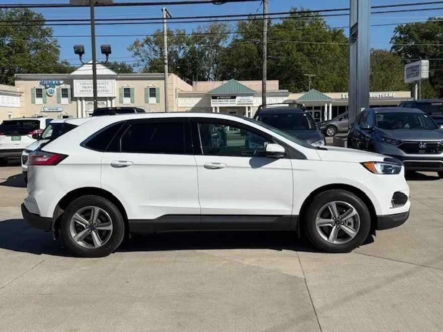 2022 Ford Edge SEL photo 1