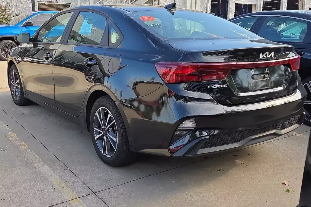 2024 Kia Forte LXS photo 1