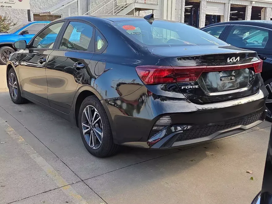 2024 Kia Forte LXS photo 1