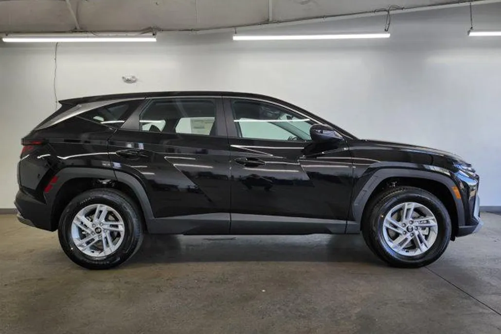 2026 Hyundai Tucson SE photo 1