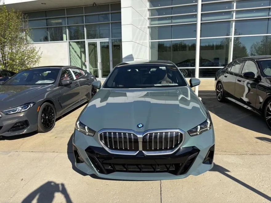 2026 Bmw 550e xDrive photo 1
