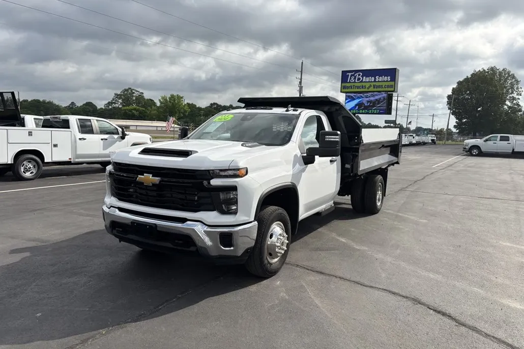 2024 Chevrolet Silverado 3500HD photo 1