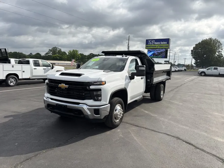 2024 Chevrolet Silverado 3500HD photo 1