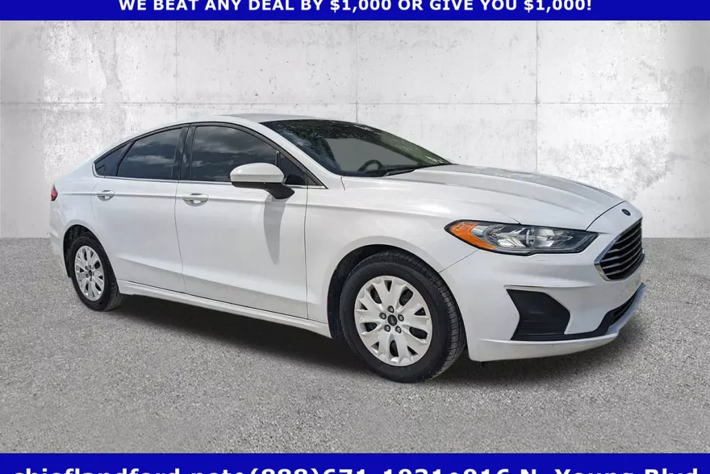 2019 Ford Fusion S photo 1